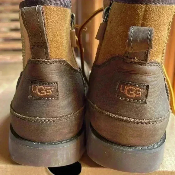 Ugg Child size 4 hiking boot. - Picture 8 of 9
